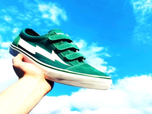 スニーカー